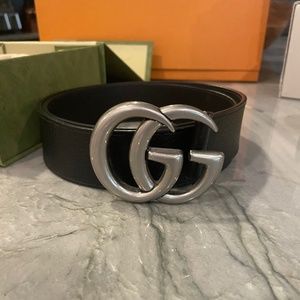 Men’s 42 in GUCCI belt Black with Silver buckle